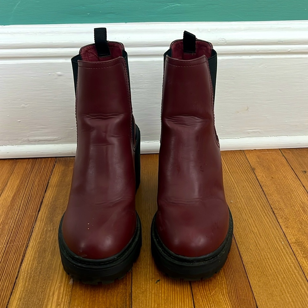 UO Chloe Chelsea Boot - Picture 2 of 5